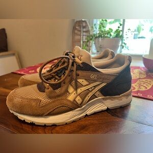ASICS men’s GEL-LYTE V GODAI in camel size 7 - euro 40